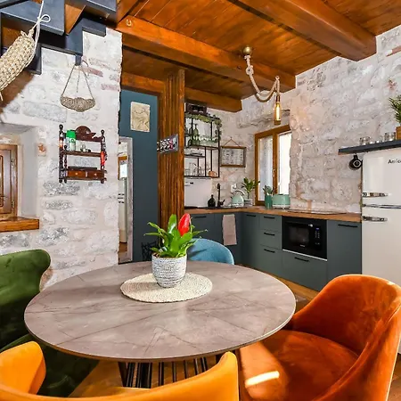 House Morski Brk Трогір