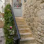 House Morski Brk * Τρογκίρ