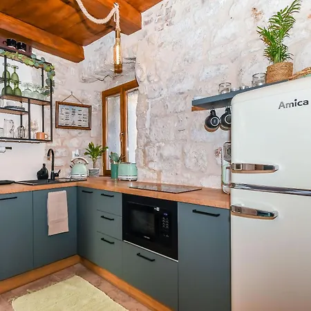 House Morski Brk * تروغير