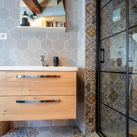 House Morski Brk * Τρογκίρ